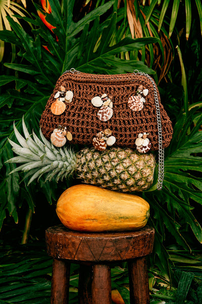 Crochet Shell Clutch | America & Beyond